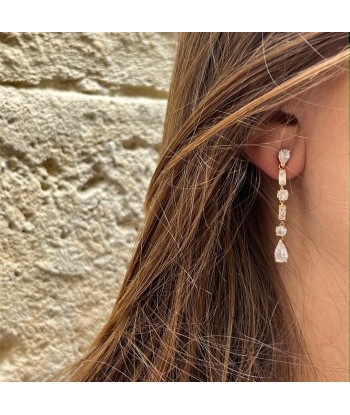 BOUCLES D’OREILLES STRASS est présent 