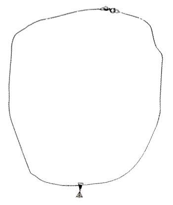 Collier or gris avec pendentif diamant est présent 