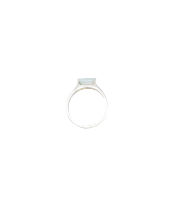 Bague argent sertie d'une aigue marine rectangulaire brillant des détails fins