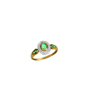 Bague or jaune 750, émeraude centrale en cabochon En savoir plus